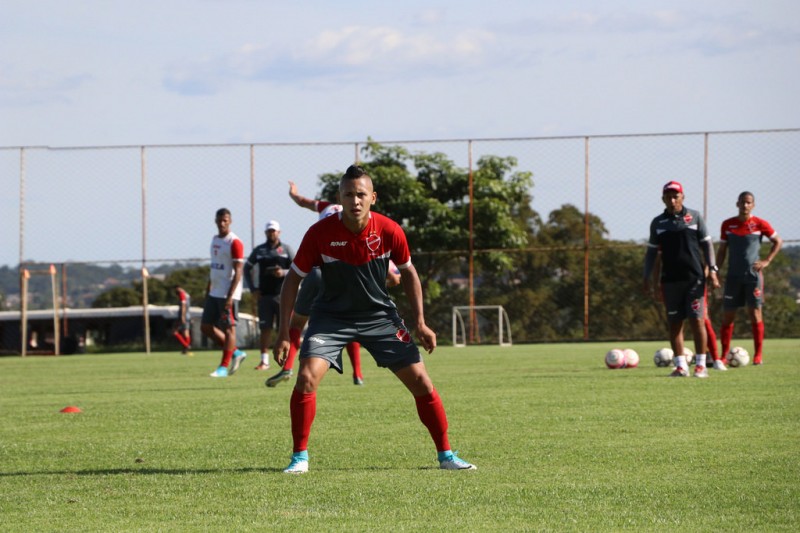 Vila adota a esperança para dar a volta por cima