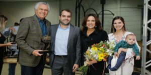 Caiado recebe homenagem de personalidade do ano da AGN