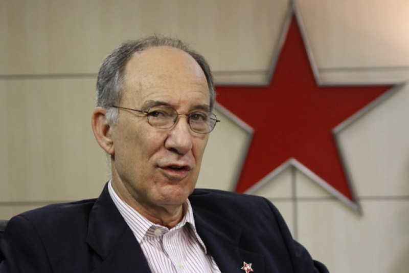 Rui Falcão diz que saída do PMDB da base foi "duplamente frustrada"