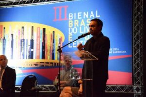 Bienal do Livro de Brasília começa hoje e homenageia sociólogo português