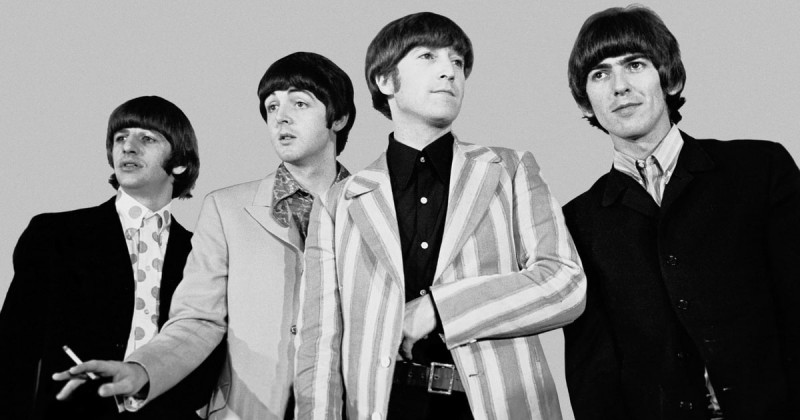 Aparecida Shopping recebe apresentação de banda cover dos Beatles