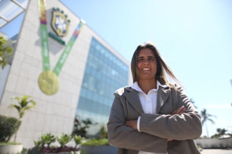 Emily Lima  assume hoje a seleção