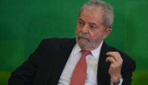 Defesa de Lula entra na Justiça contra delegado da Polícia Federal