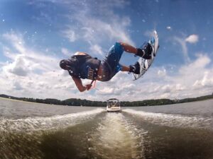 Goiânia recebe primeiro campeonato de wakeboard