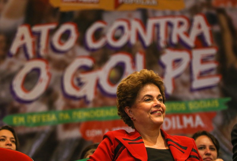 Dilma ganha tempo para apresentar defesa