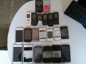 Polícia apreende celulares e facas em presídios de Planaltina e Formosa