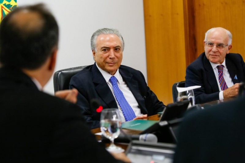 Michel Temer toma posse como presidente e terá mandato até 2018