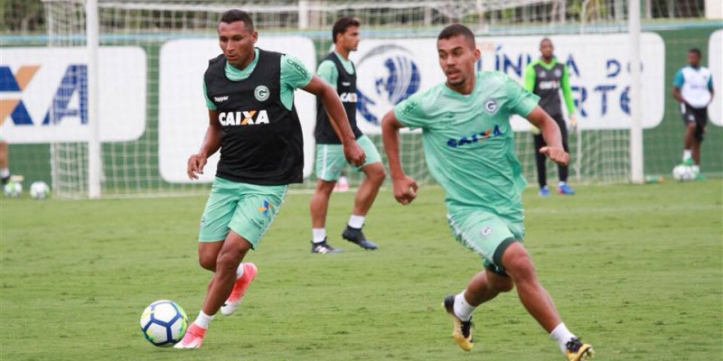Goiás enfrenta o Figueirense na busca da primeira vitória