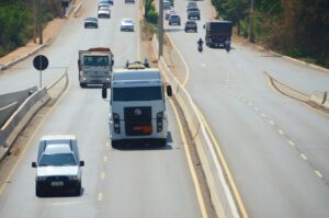 Veículos pesados estão proibidos de circular