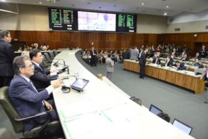 PEC do Teto é aprovada em primeira votação