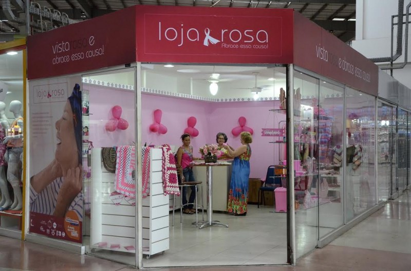 Shopping realiza ação social ‘loja rosa’