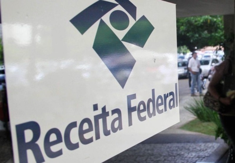 Receita vai intimar contribuintes suspeitos de repatriar recursos ilegais