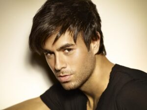 Enrique Iglesias anuncia lançamento de música inédita para o dia 24 de fevereiro