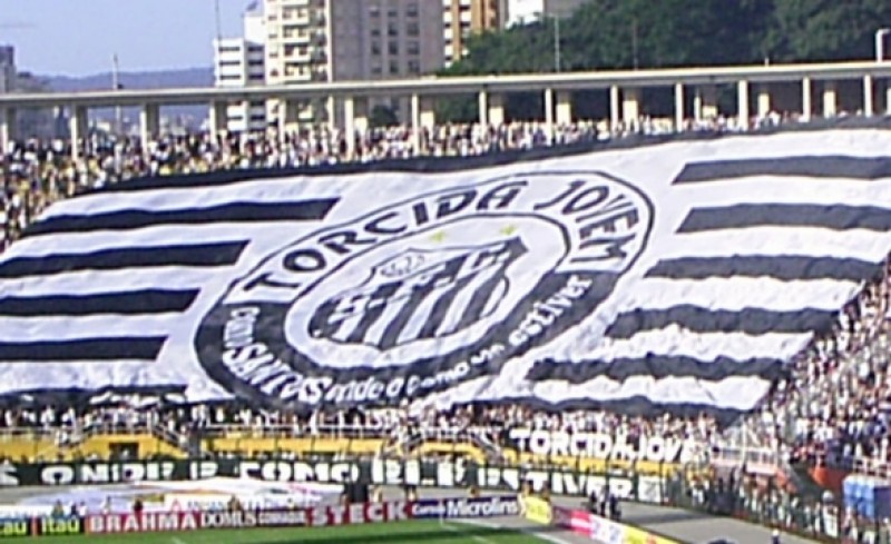 Membros de organizada fazem pressão