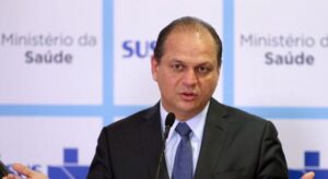 Ministro anuncia saída do governo