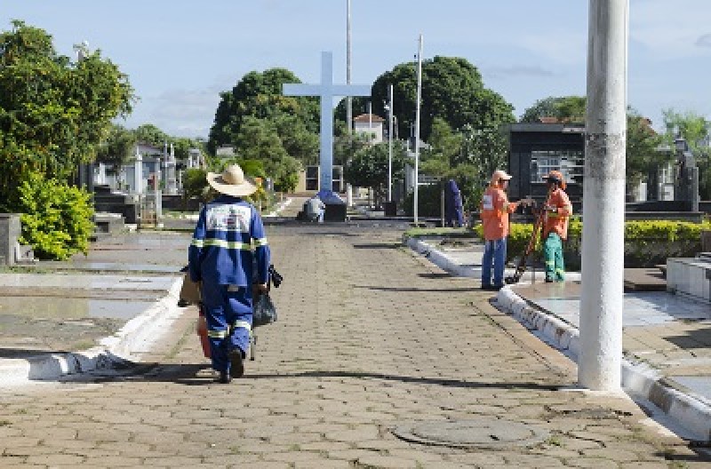 Cemitérios começam a ser preparados para o Dia de Finados