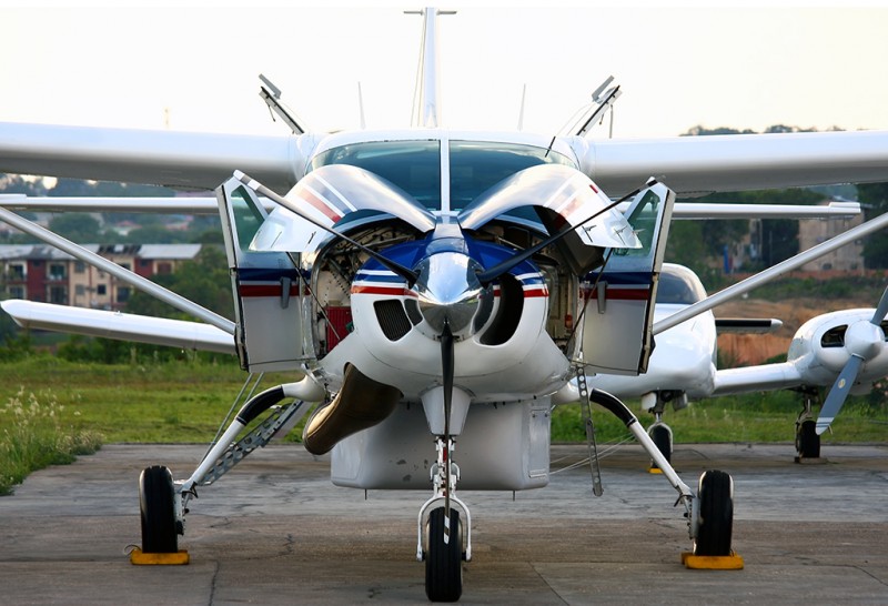 Avião que transportava Aécio Neves faz pouso de emergência em São Paulo