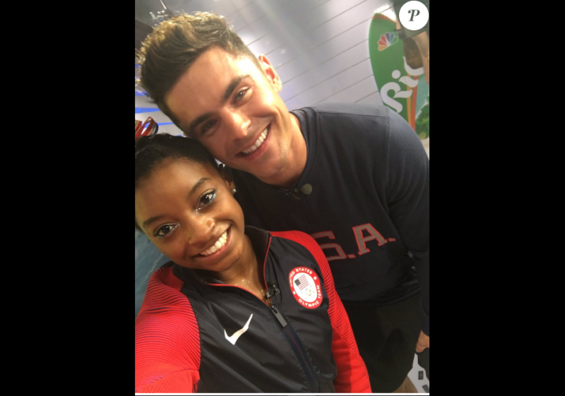 Simone Biles ganha beijo de Zac Efron após ouro na Rio 2016