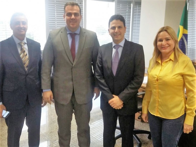 Mendanha se reúne com ministro em Brasília