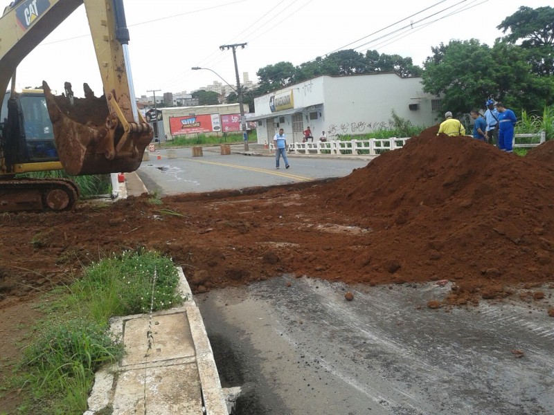 Interditada ponte situada sobre o Ribeirão Anicuns