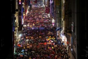 Greve e protestos marcam Dia Internacional da Mulher pelo mundo