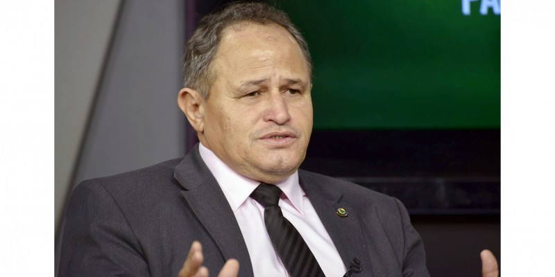 Eliton segue com base afinada durante semana produtiva