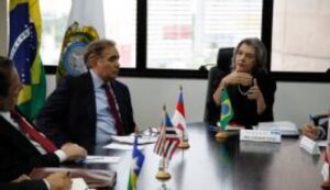 Cármen Lúcia convoca presidentes de tribunais para reunião sobre presídios