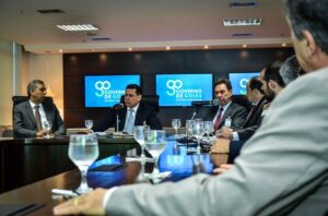 Governo discute plano de desenvolvimento