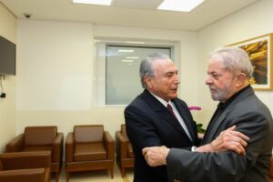 Michel Temer visita ex-presidente Lula