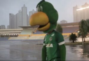 Goiás anuncia aposentadoria de mascote e presta homenagem ao Periquito