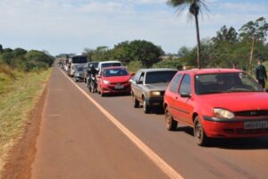 Colisão entre caminhões deixa BR-060 parcialmente interditada