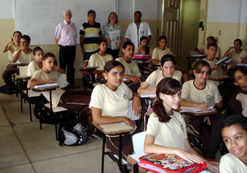 Pais questionam as mensalidades escolares