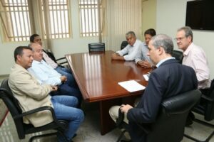 Eliton socorre municípios em dificuldade