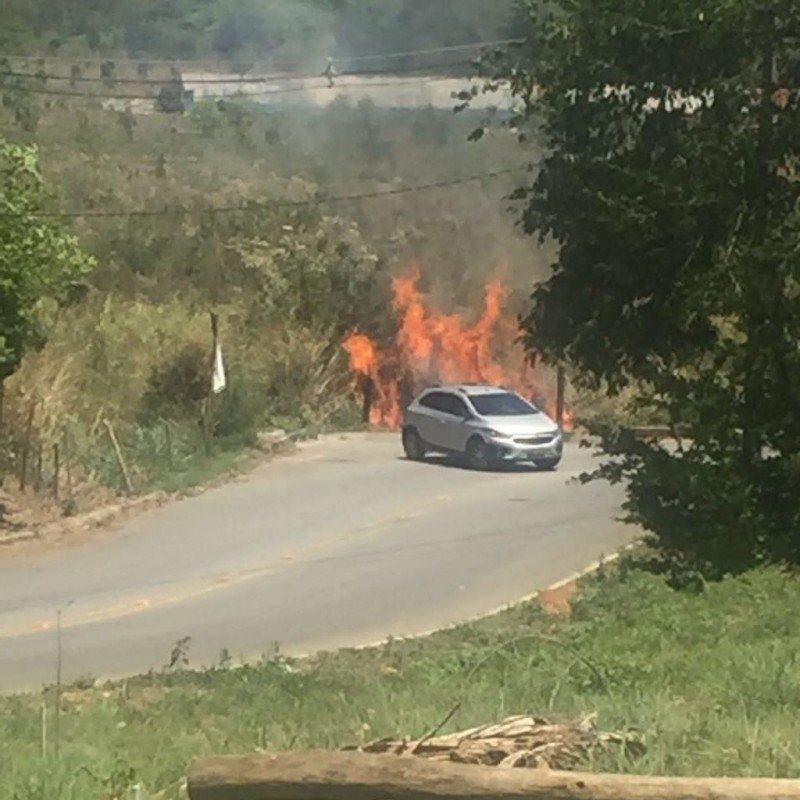 Morador é flagrado ateando fogo em vegetação no setor Goiânia II