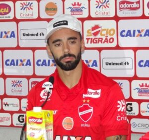 Gastón não sabe se volta como titular