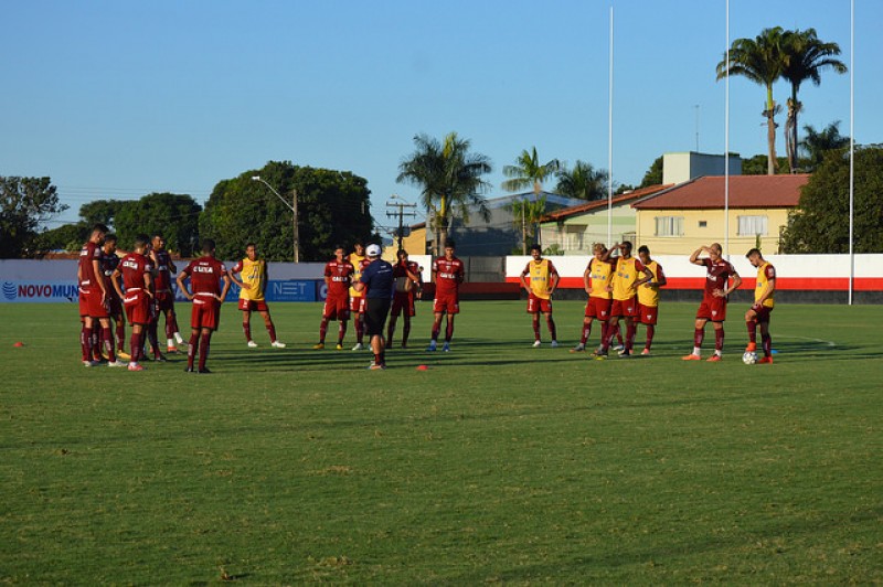 Atlético deve ter duas mudanças para sábado