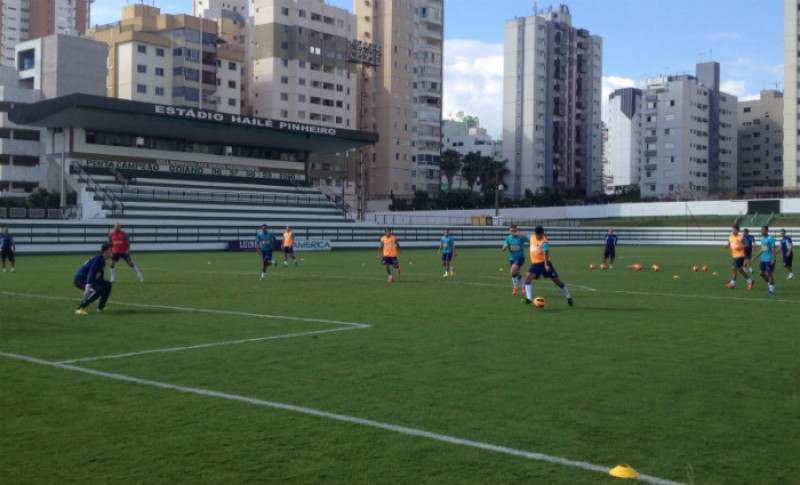 Goiás volta a treino para duelo contra o Santa Cruz