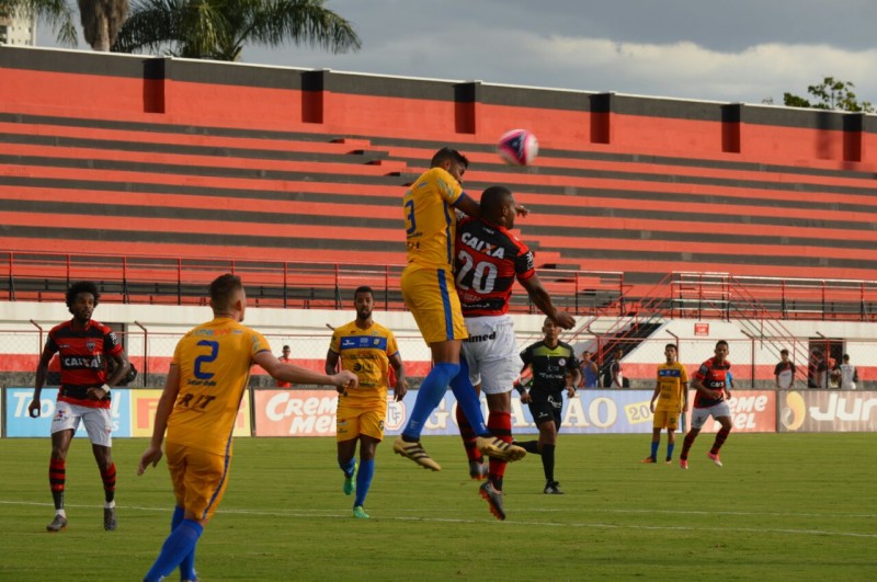 Atlético perde para o Iporá  em sua despedida do Goiano
