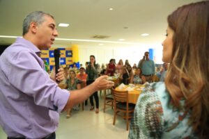 Zé Eliton abre espaço para a mulher