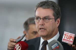 Roberto Azevêdo é reeleito na OMC