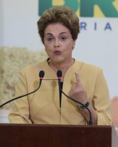 Dilma diz que fará “governo de transição” caso retorne ao poder