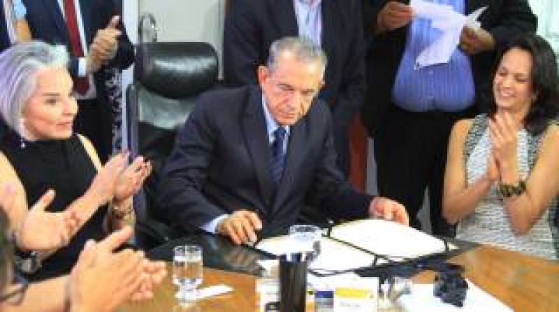 Decreto regulamenta aplicativos de transporte