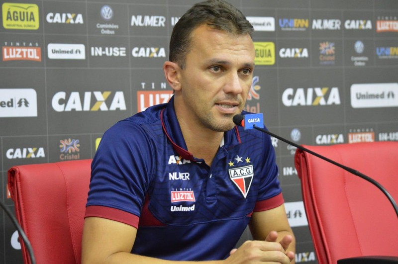 João Paulo Sanches usa duas escalações em amistoso com Uberlândia-MG