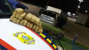 Polícia flagra deficiente físico com carro roubado e 20kg de maconha