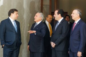 Temer fecha acordo com líderes na Câmara