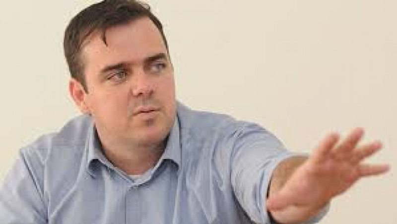 Gustavo empossa Conselho de Eficiência