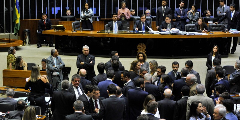 Câmara debate regra sobre venda de petróleo