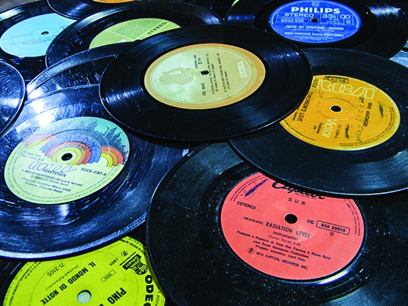 ‘Na Toca quem Toca Vinil é Você’: projeto ‘revive’ discos