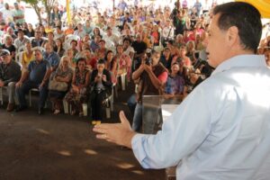 Marconi inaugura obras e entrega Cheques Moradia