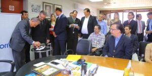 Iris faz defesa de secretária